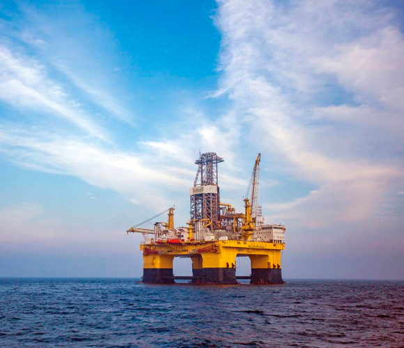 <div><strong>Ingeniería de petróleo en alta mar</strong></div> 